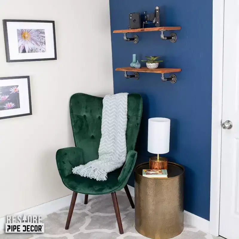 Étagère murale en cèdre à bord brut de 24 pouces avec supports de tuyaux en L (paquet de 2)