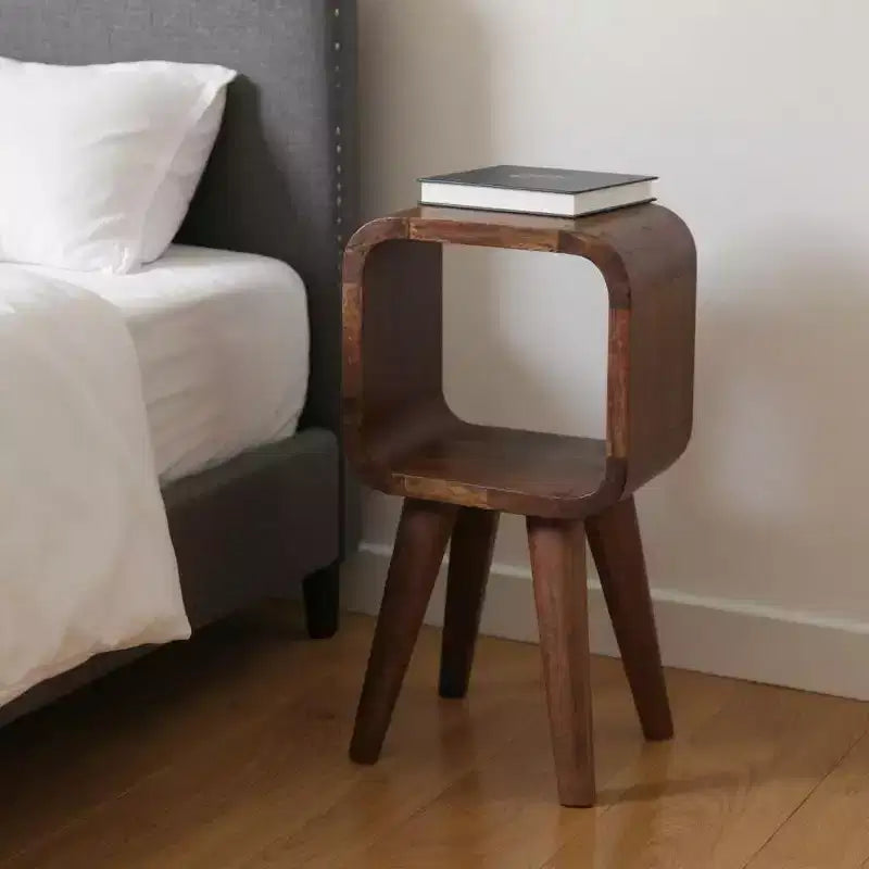 Table de chevet carrée de 16 po en bois de manguier massif, teinte châtaignier, avec tablette ouverte et pieds évasés